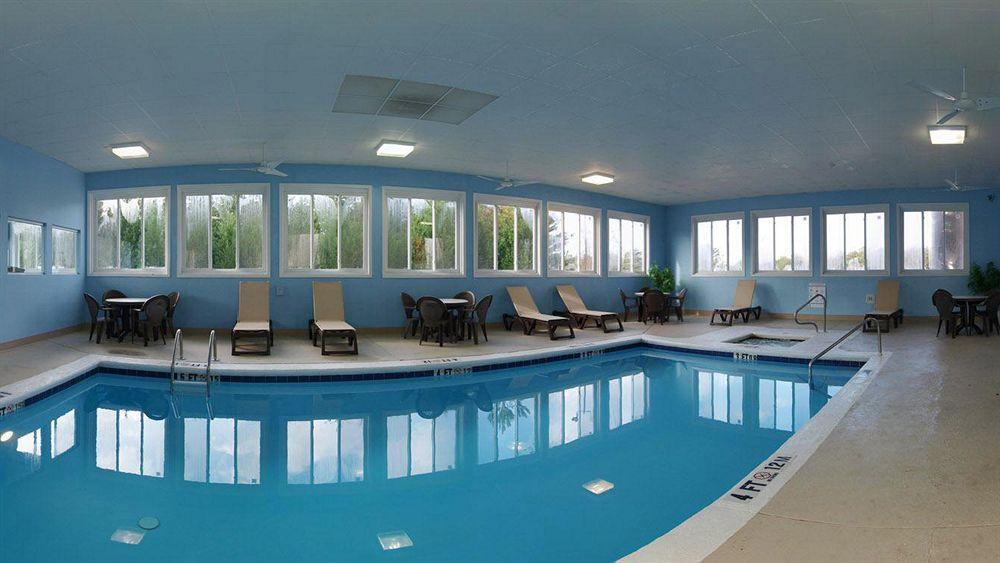 Hotel Baymont By Wyndham Cornelia Esterno foto