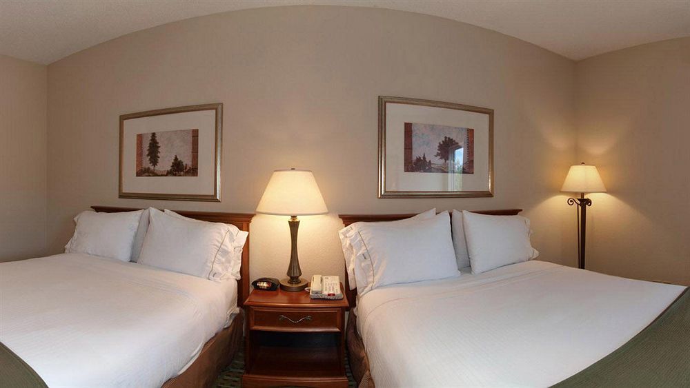 Hotel Baymont By Wyndham Cornelia Esterno foto