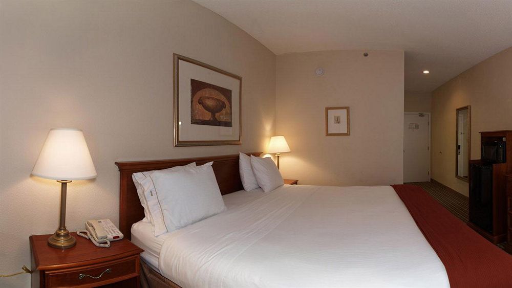Hotel Baymont By Wyndham Cornelia Esterno foto