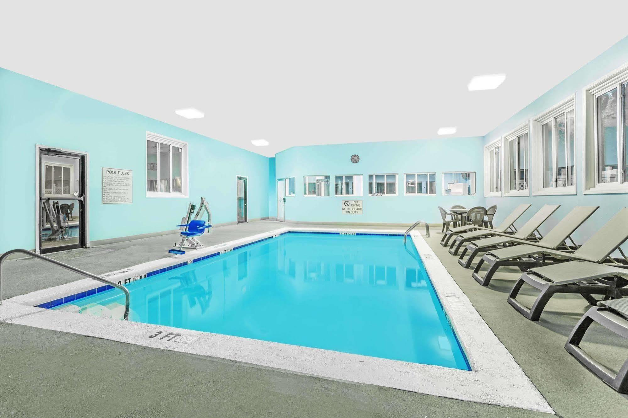 Hotel Baymont By Wyndham Cornelia Esterno foto